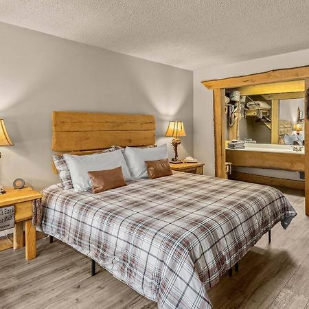 Stonegate Lodge Fire Pit 50In Tv Salt Water Pool Fast Wi-Fi Room #301 Eureka Springs Exterior foto