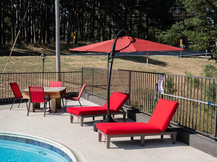 Stonegate Lodge Fire Pit 50In Tv Salt Water Pool Fast Wi-Fi Room #301 Eureka Springs Exterior foto